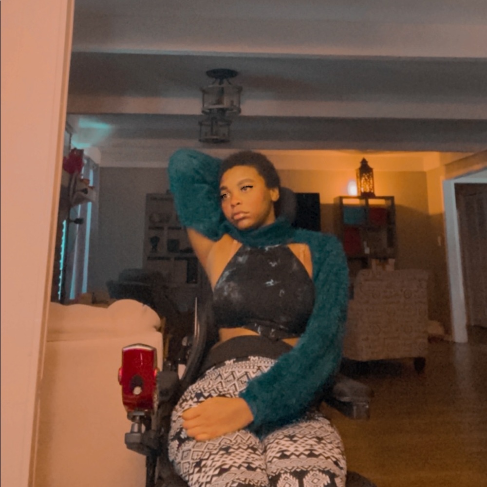 Meet your Posher, Tia